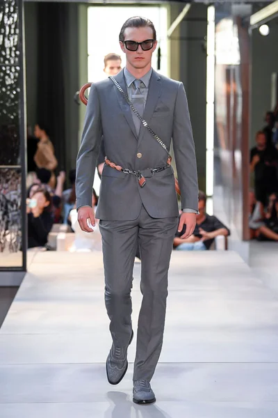 Look 49